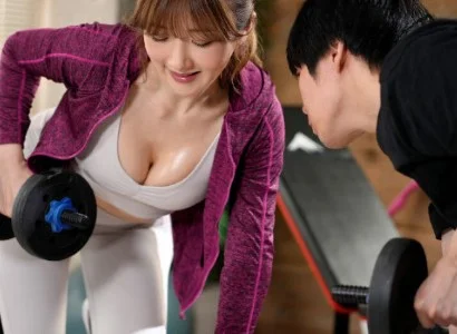 Cặp đôi nữ PT gợi cảm và chàng trai số hưởng cưỡi nhau như thể không ai biết