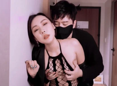 Bà xã đem thân bán cho sếp để trả nợ cho chồng