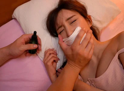 Người đàn ông trộn thuốc mê vào đồ ăn của cô em họ xinh đẹp và quan hệ